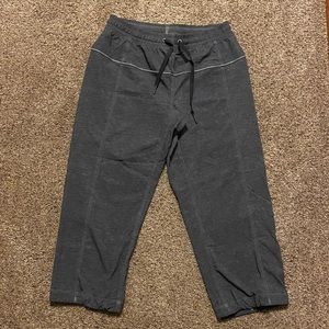 Capri lululemon pants